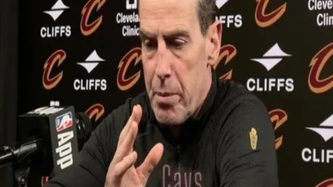 “魔术教头力挺萨格斯：即便首节表现欠佳，下半场有望逆袭，决不轻言放弃”